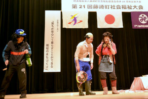 �������