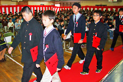 黒石小学校の卒業式