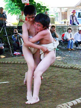 男子児童による奉納相撲大会
